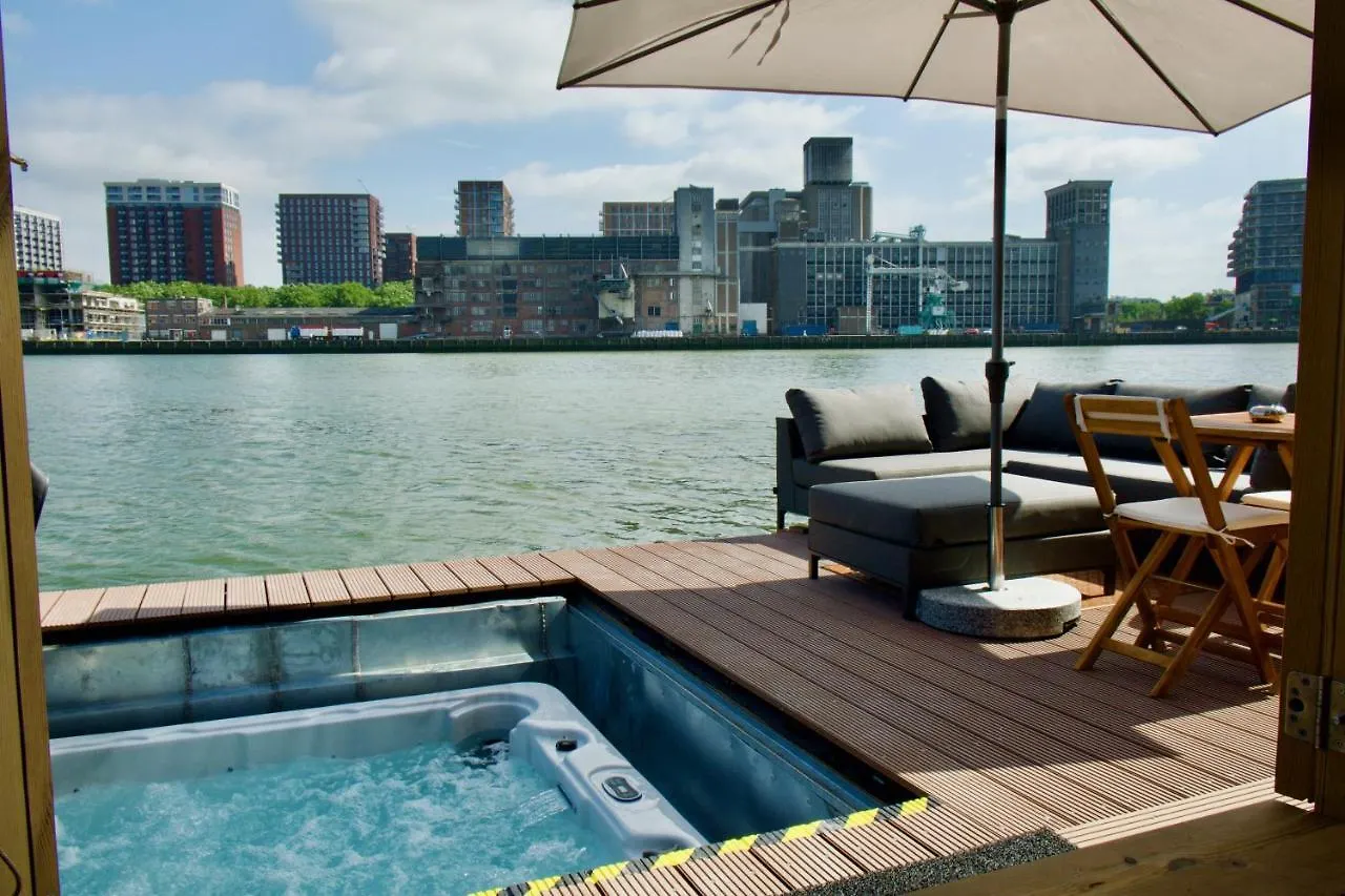 Vakantiehuis Wikkelboat Nr5 at Floating Rotterdam Rijnhaven Villa
