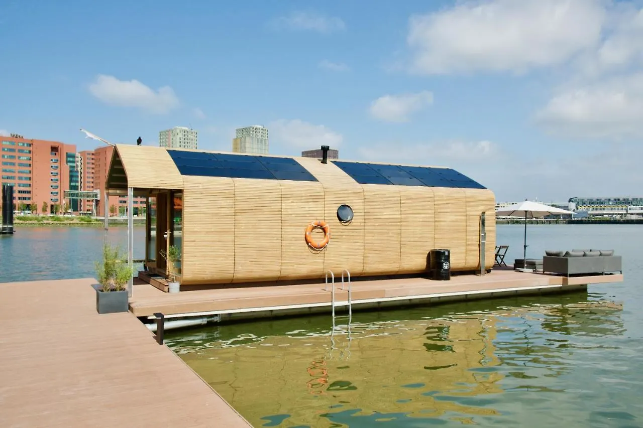 Wikkelboat Nr5 at Floating Rotterdam Rijnhaven Villa 0*,